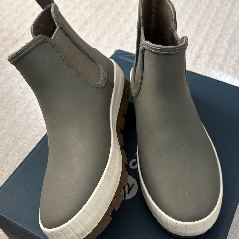 Sperry Torrent Chelsea Ankle Boots - Picture 14 of 15
